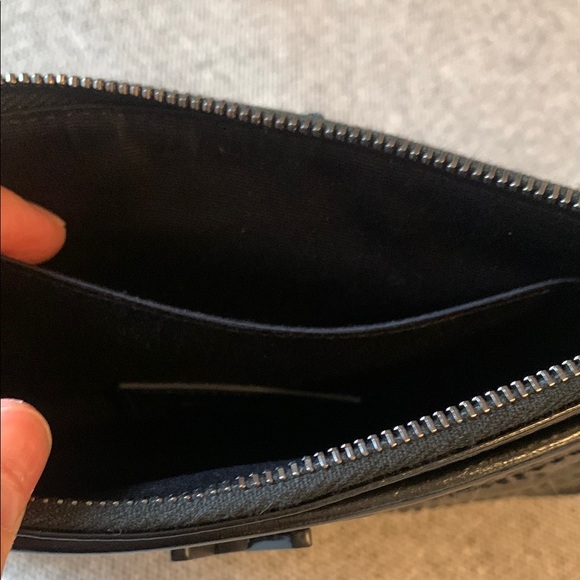 Authentic Saint Laurent Crinkle Leather Monogram Niki Bill Pouch in Black - Picture 10 of 14